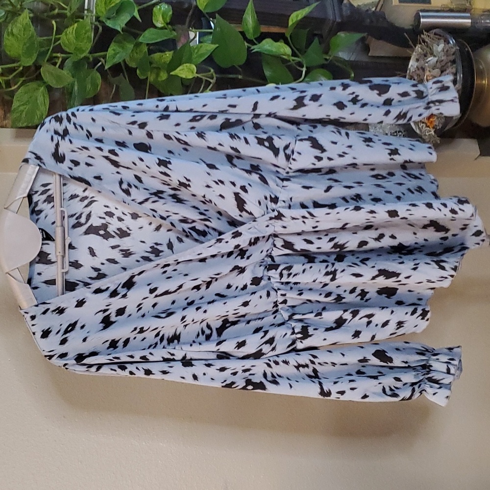 Shein Curve Women's Dusty Blue Print Flounse Sleeve V-Neck Blouse Plus sz. 3XL